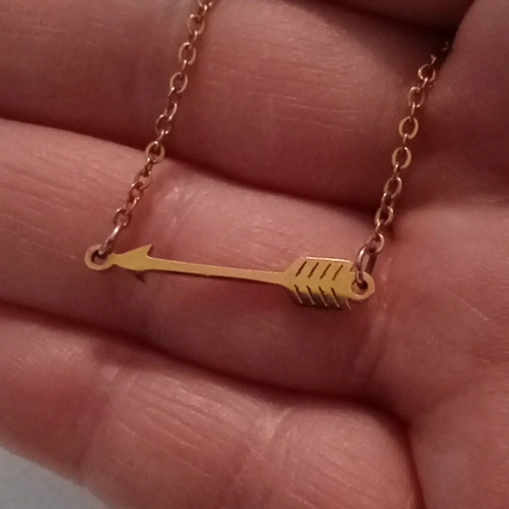 #1056.  5 Piece Assorted Gold Toned Pendant Necklace Bundle - Picture 3 of 11